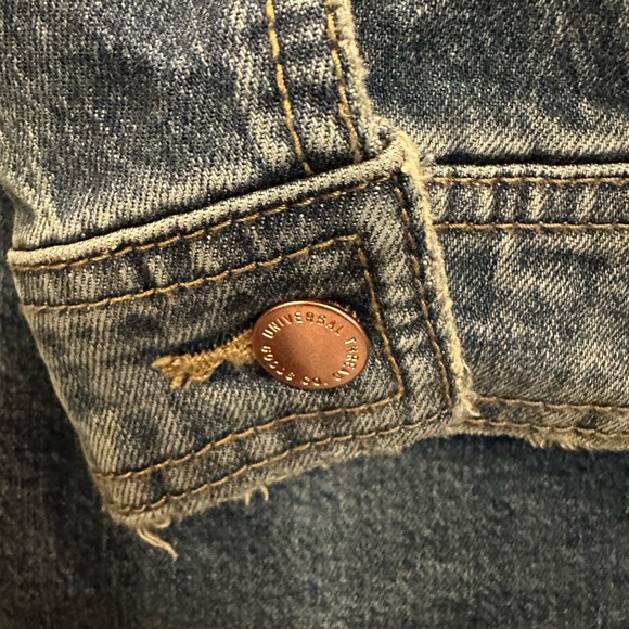 Never been worn distressed Jean Jacket - Picture 5 of 5